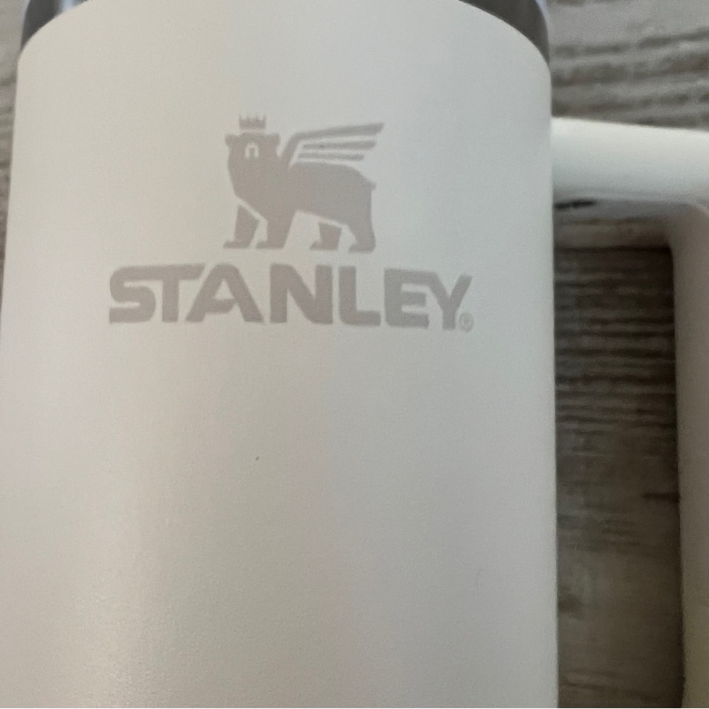 Stanley Cream Colored Quencher H2.0
Tumbler 30 oz - Brand New!! - Picture 4 of 8